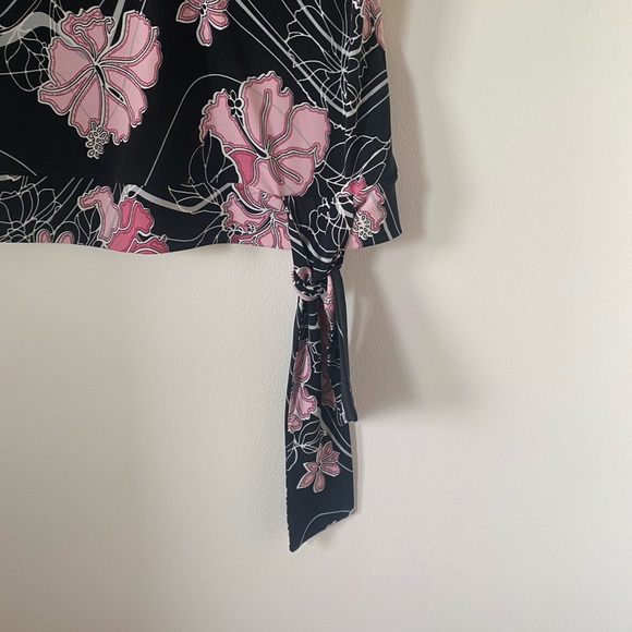 Vintage Y2K Hibiscus Design Tank Top - Picture 7 of 10